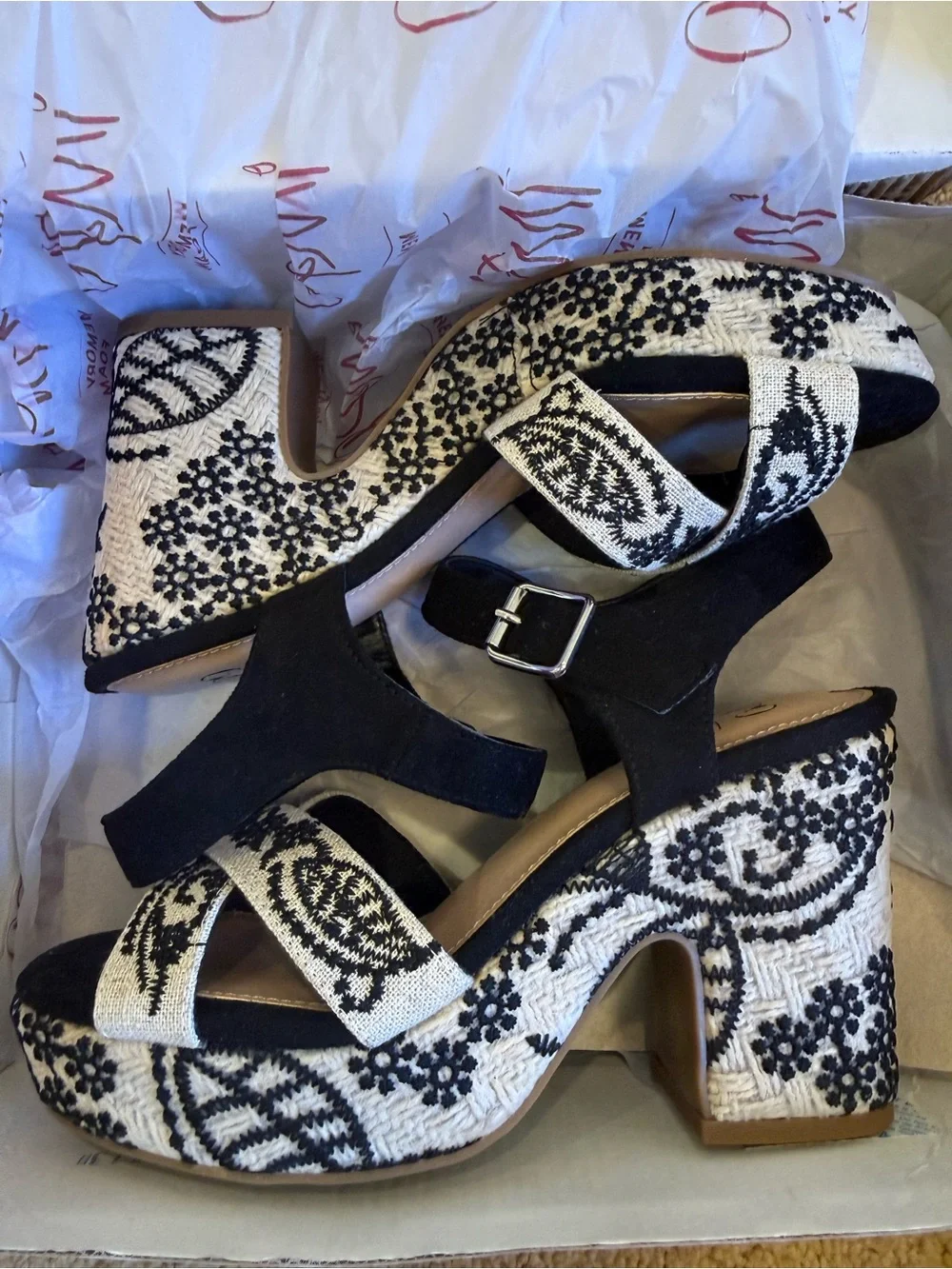Women's Ozella II Embroidered Platform Sandals Size 8